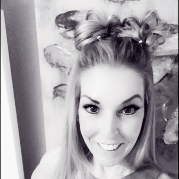 Meet your Posher, Twila - Picture 1 of 1